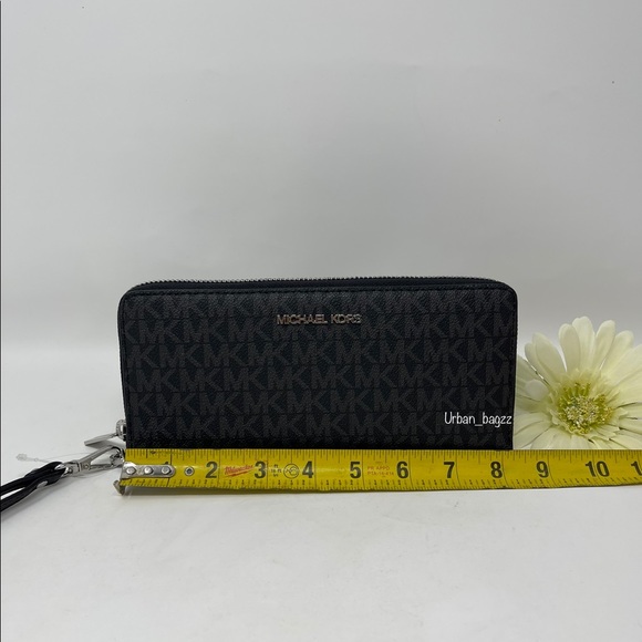 Michael Kors Eden Medium Bucket Bag and Wallet - Picture 2 of 13